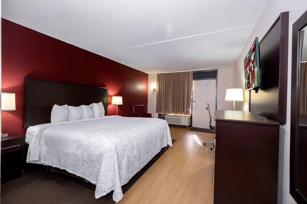 Red Roof Inn Plus+ Huntsville - Мадисън Екстериор снимка