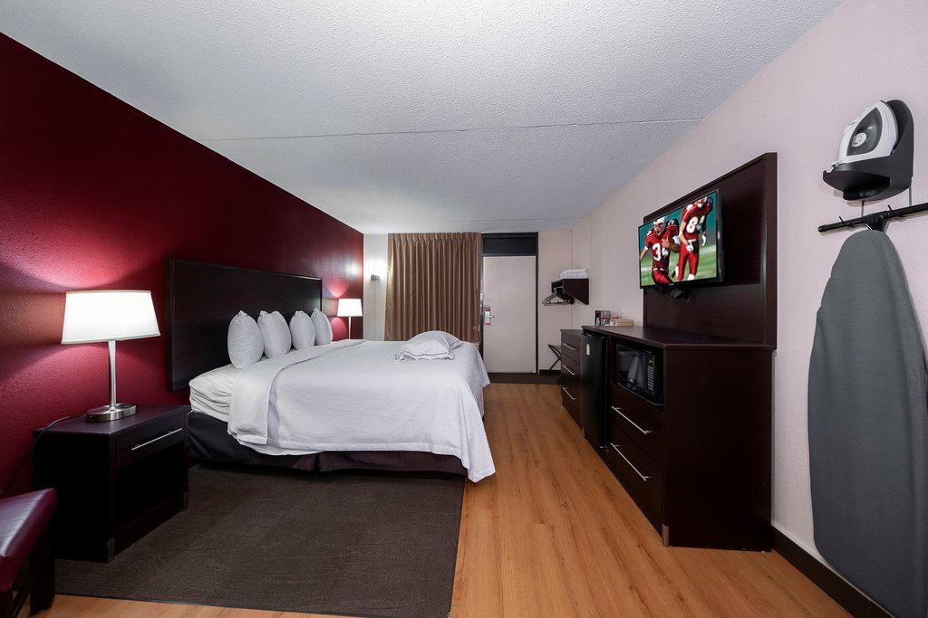 Red Roof Inn Plus+ Huntsville - Мадисън Екстериор снимка