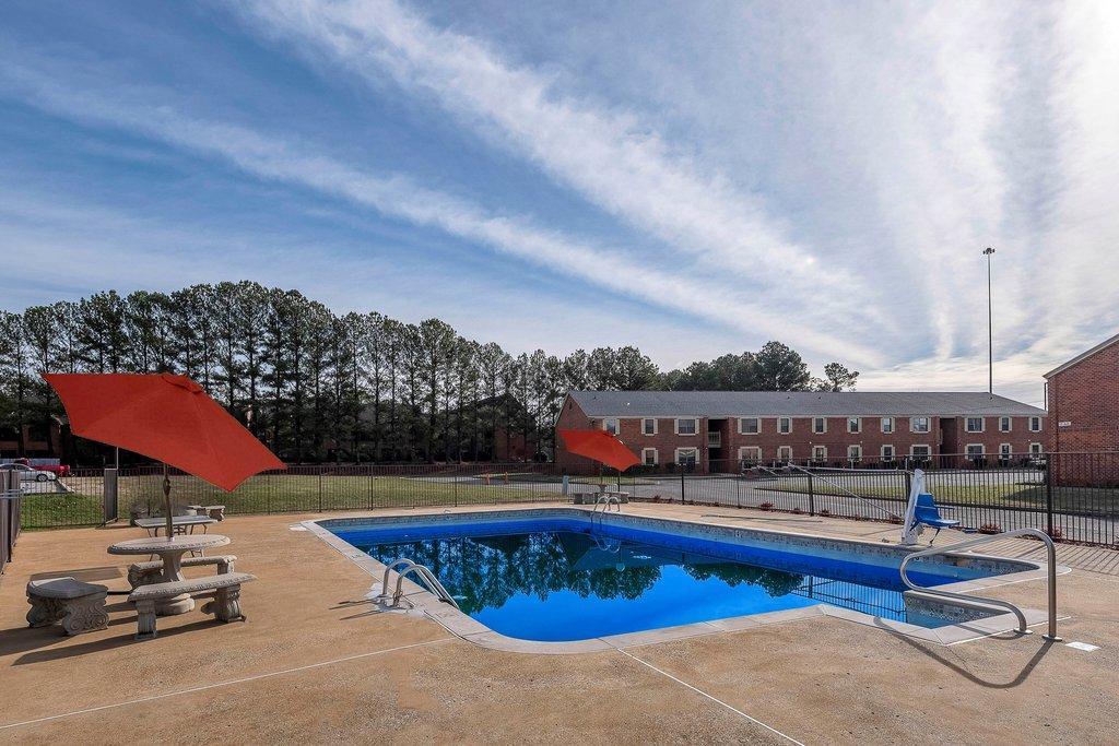 Red Roof Inn Plus+ Huntsville - Мадисън Екстериор снимка